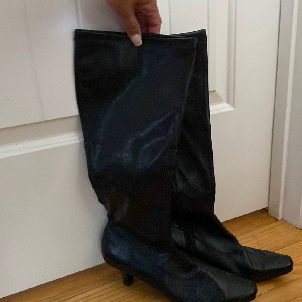 Black leather kitten heel inside is it boots
